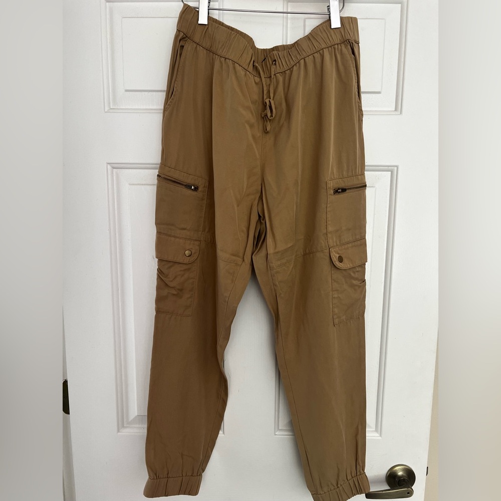 Banana Republic Cargo Utilty Jogger Sweatpant camel tan size medium